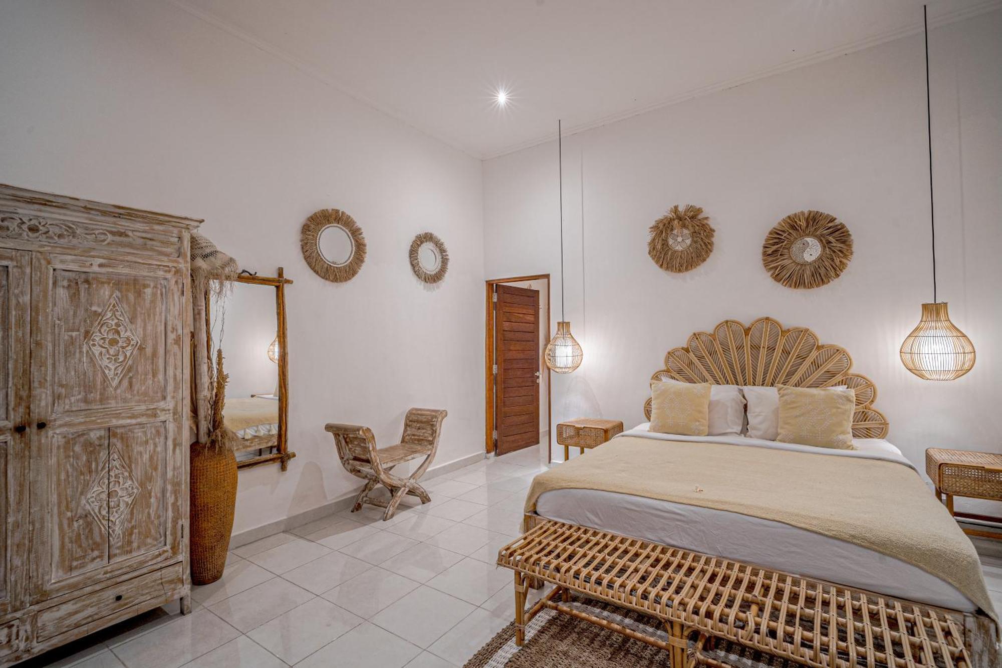 Deba I * Seminyak (Bali)